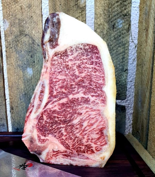 Clubsteak, Strip Loin in Bone vom Wagyu Rind, Dry Aged, New York Cut